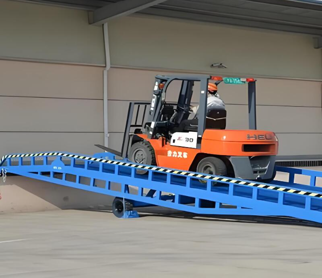 莺歌海镇移动式卸货平台（叉车用）